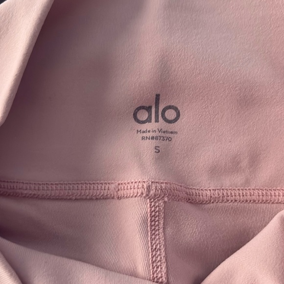 ALO YOGA - High-waist Coast Capri - Picture 4 of 5